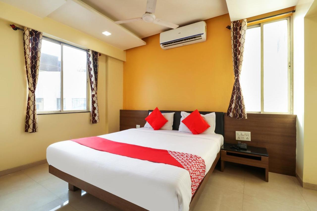 Oyo 10679 Hotel Nanashree Executive Vagholi Exterior foto