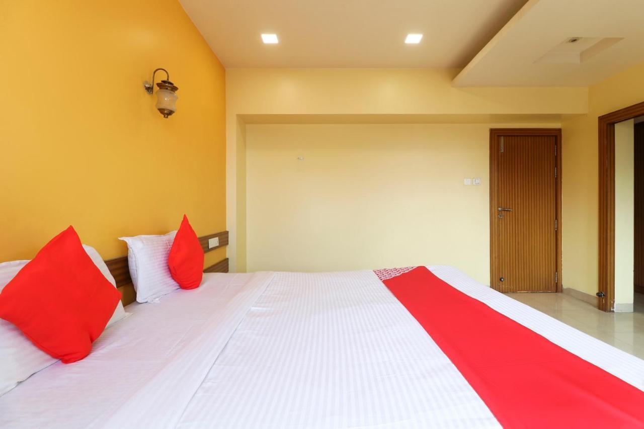 Oyo 10679 Hotel Nanashree Executive Vagholi Exterior foto